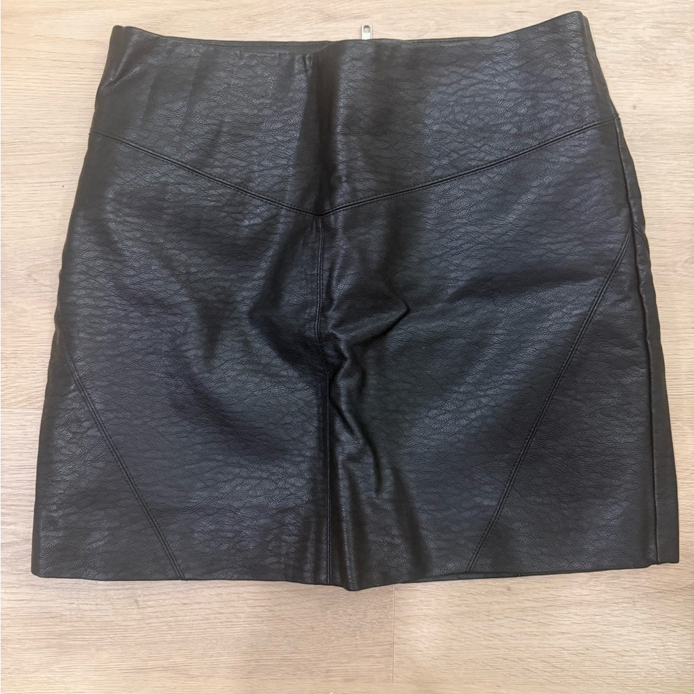 Elegant Black Leather Skirt